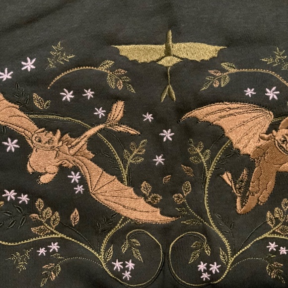 DreamWorks How To Train Your Dragon Toothless Floral Embroidered Crewneck - Picture 3 of 5
